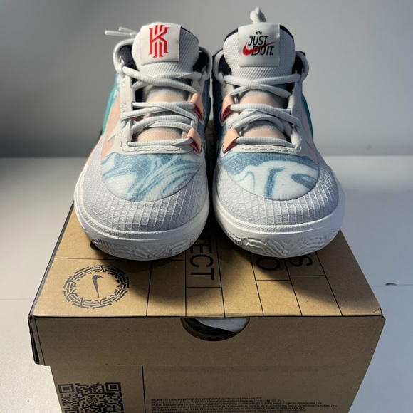 Nike Kyrie 8 Chinese New Year/Size 5.5 Youth or 7 Woman - Picture 3 of 5